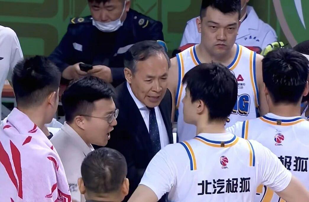 开云体育平台-北京男篮2分险胜同曦，赵睿24+4+6火力全开，周琦10+9祝铭震19分